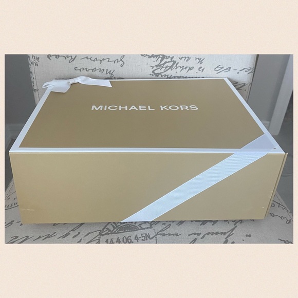 ⭐️MICHAEL KORS⭐️Authentic Gift Box & Bow - Picture 2 of 8